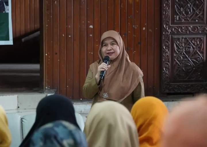 Kadispangtan Kota Padang Panjang, Ade Nafrita Anas saat beri sambutan di pelatihan petani terbatas, Selasa (30/4/2024) di gedung M. Syafei.